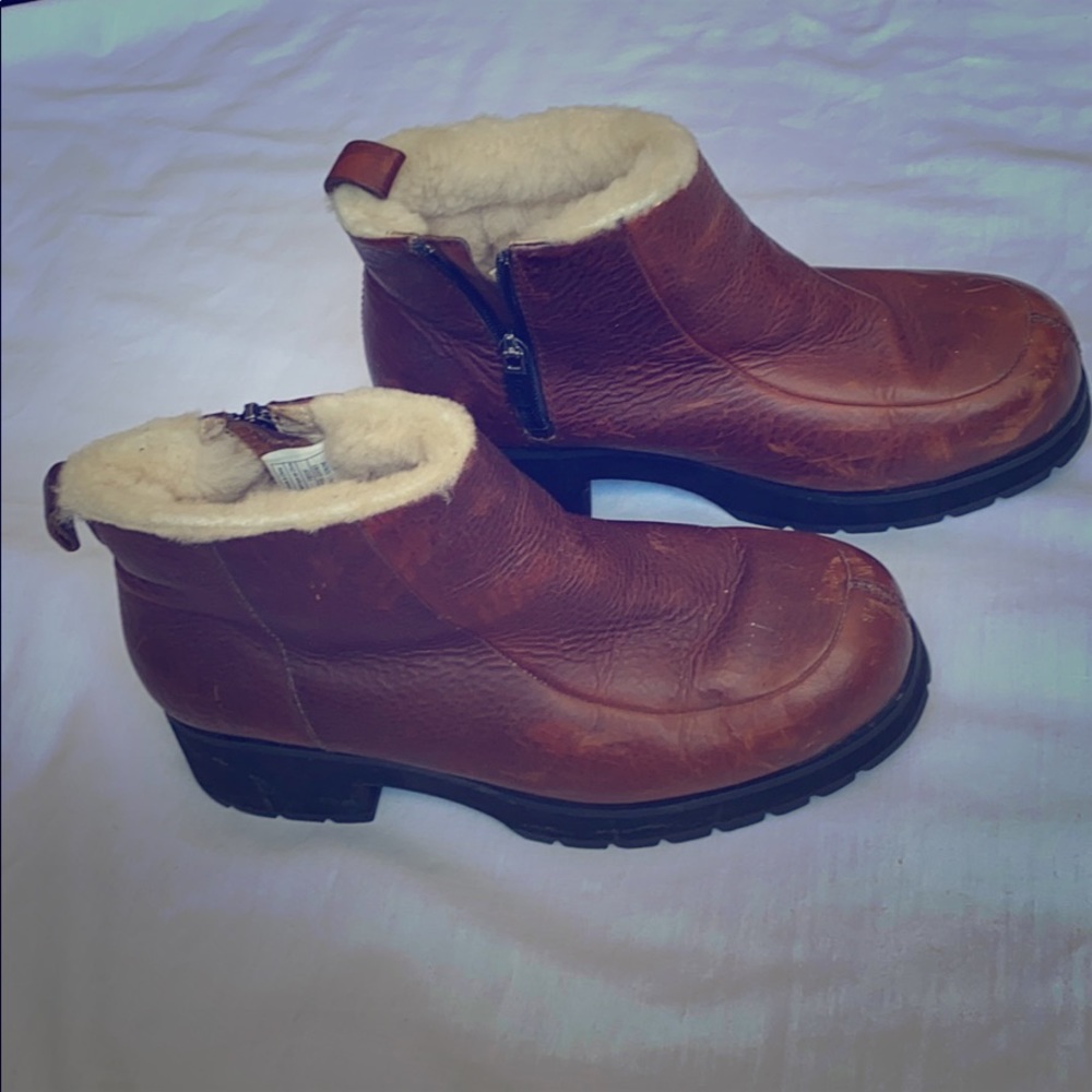 Uggs leather boots size 6